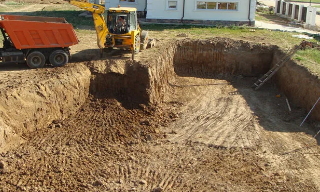 Рытье котлованов под фундамент в Уфе – цена от 2572 руб. за м3 | 2Землекопа-Уфа